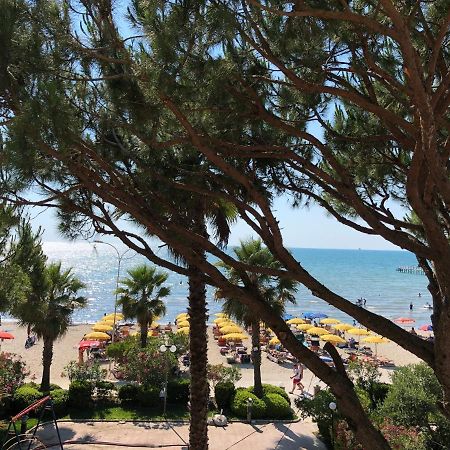 Mali i Robit Beachfront Apartment Golem  Esterno foto