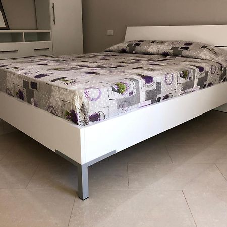Mali i Robit Beachfront Apartment Golem  Esterno foto