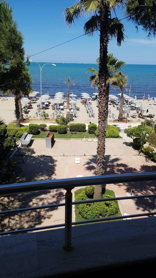 Mali i Robit Beachfront Apartment Golem  Esterno foto