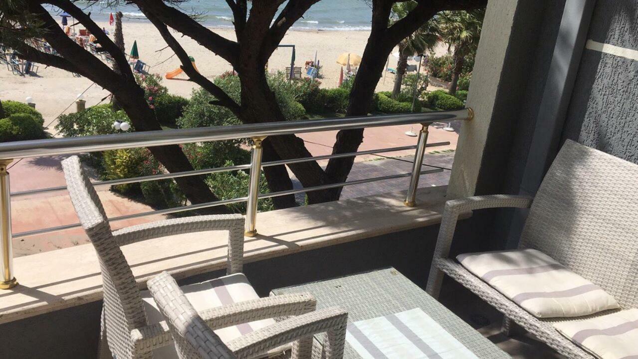 Mali i Robit Beachfront Apartment Golem  Esterno foto