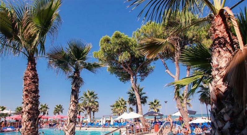 Mali i Robit Beachfront Apartment Golem  Esterno foto