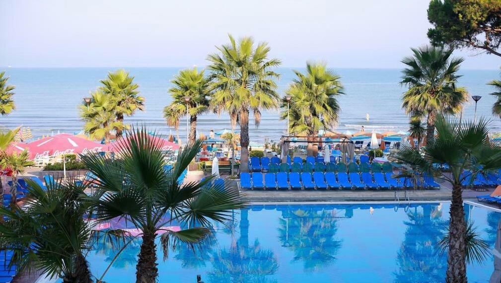 Mali i Robit Beachfront Apartment Golem  Esterno foto