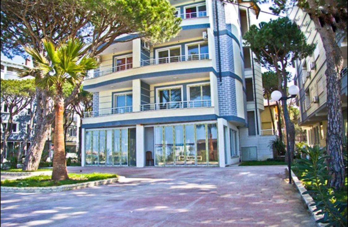 Mali i Robit Beachfront Apartment Golem  Esterno foto