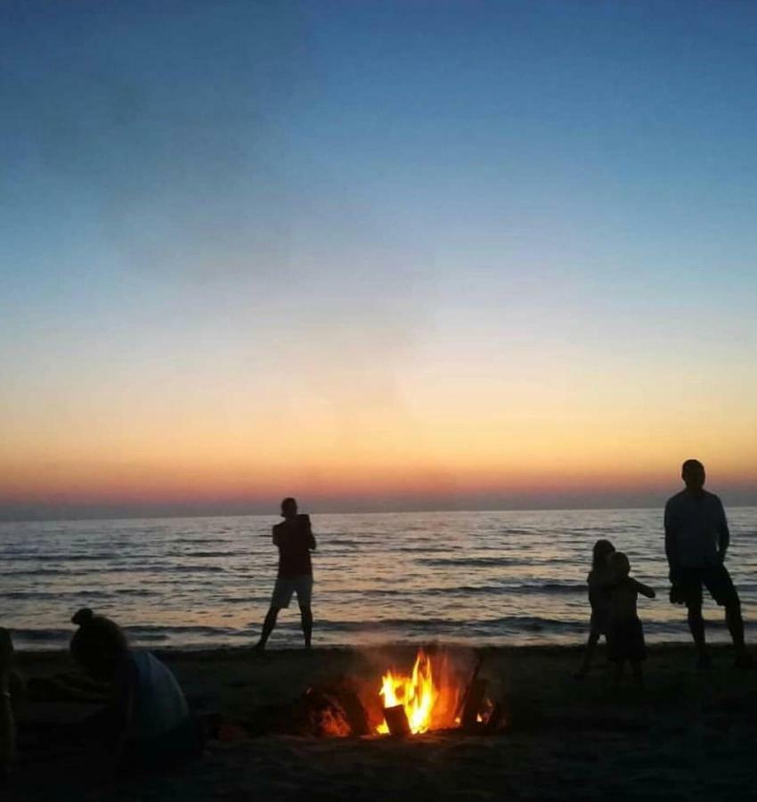 Mali i Robit Beachfront Apartment Golem  Esterno foto
