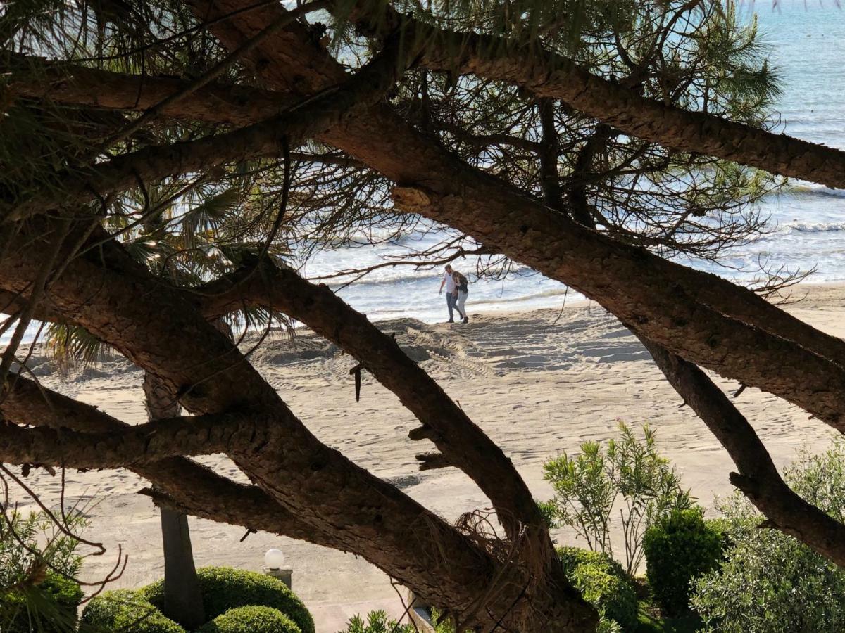 Mali i Robit Beachfront Apartment Golem  Esterno foto