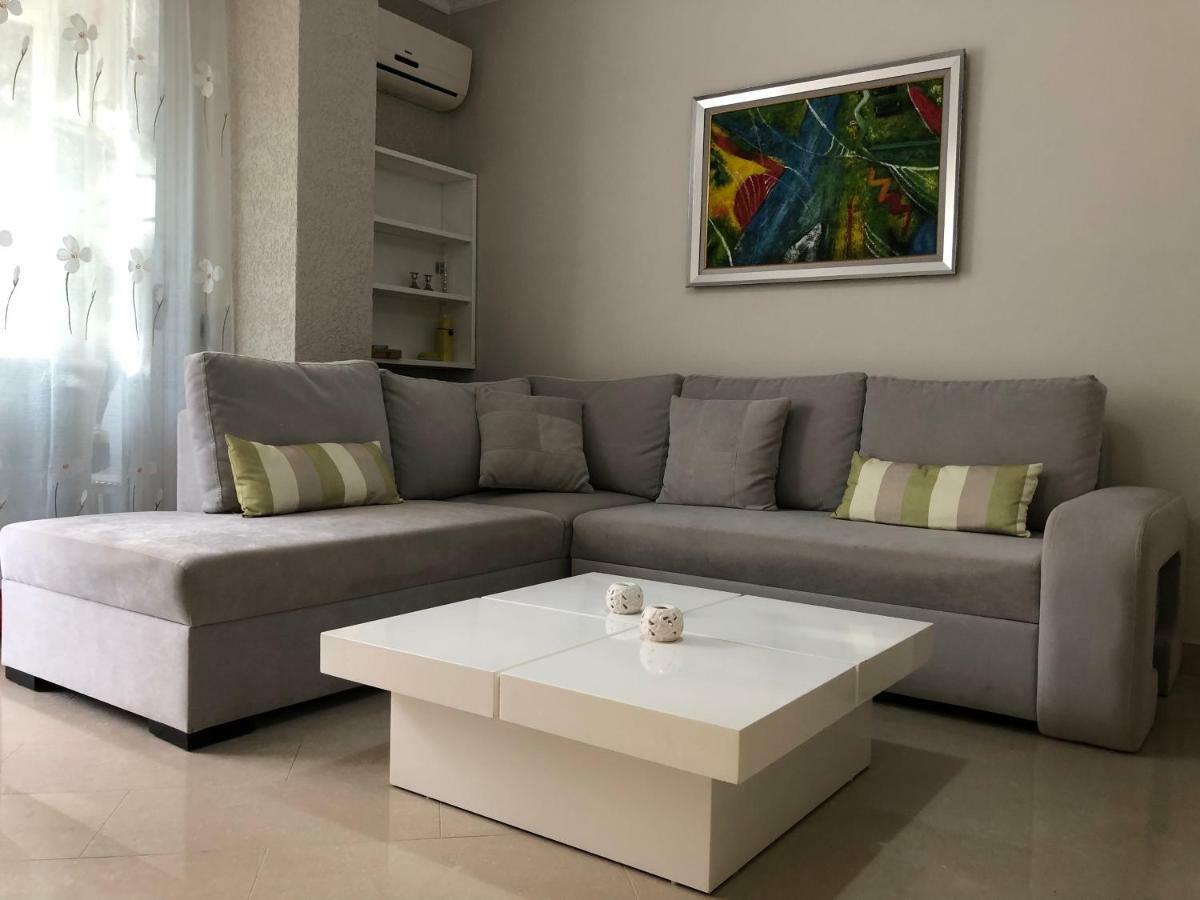 Mali i Robit Beachfront Apartment Golem  Esterno foto