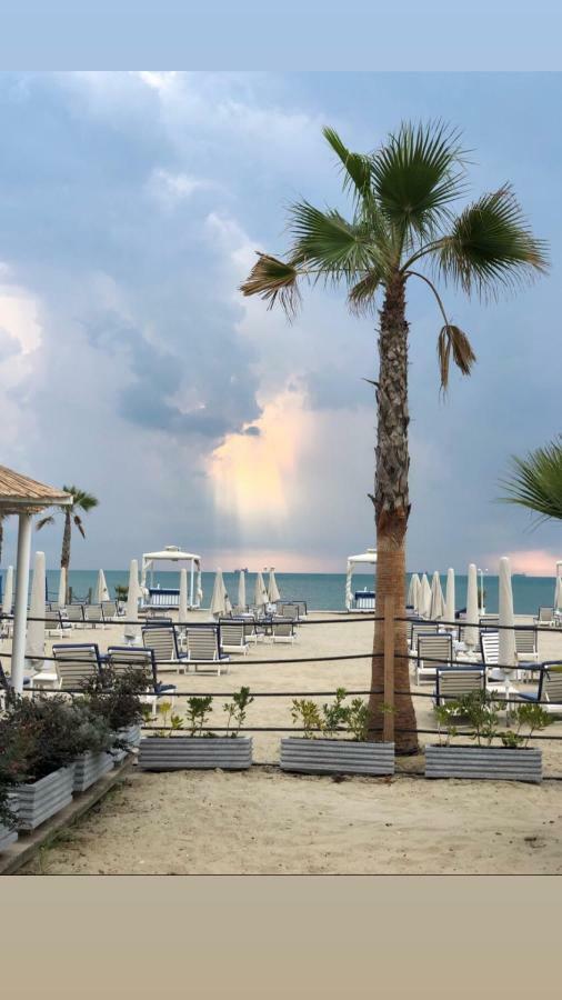 Mali i Robit Beachfront Apartment Golem  Esterno foto