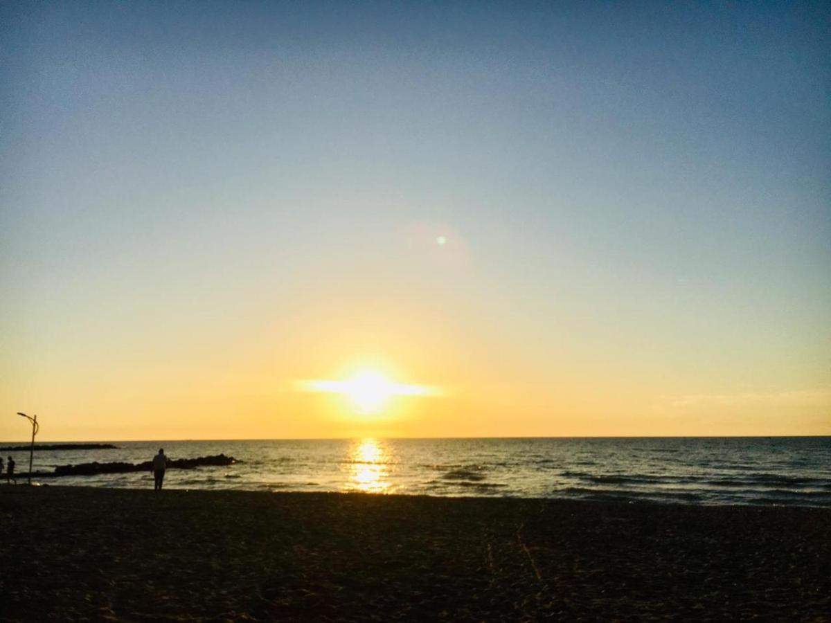 Mali i Robit Beachfront Apartment Golem  Esterno foto